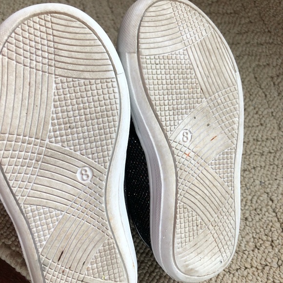 Size 8 black shoe with Pom Pom - Picture 6 of 6